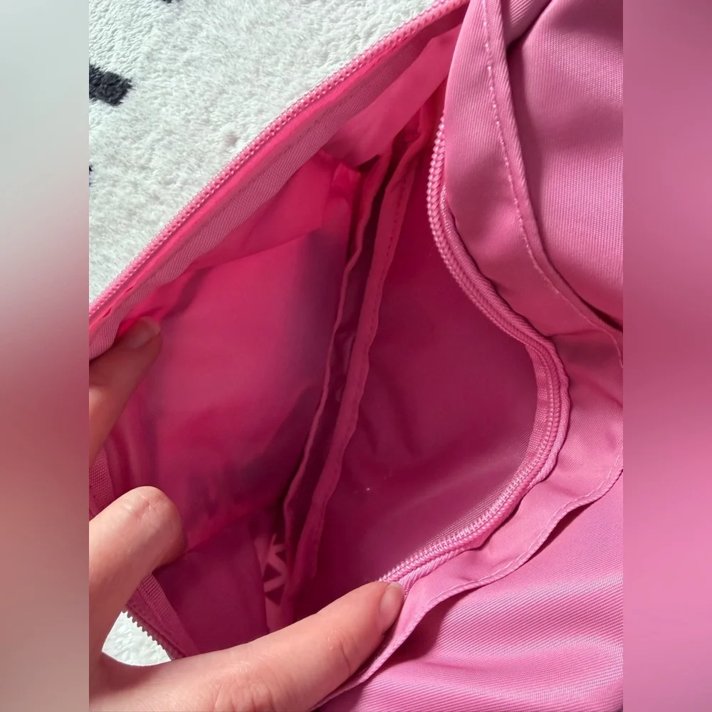 HOKA Pink Reflective Triangle Performance Sling Bag / Waist Pack - NWOT - Picture 5 of 5